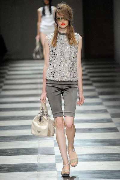 Look 14